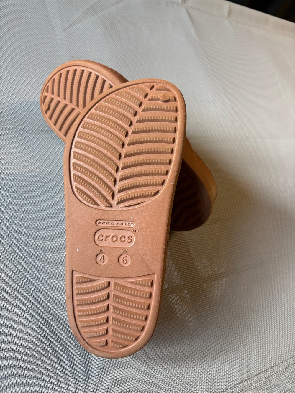 CROCS dylan Clogs in Chestnut Brown wms sz 6 like new - Picture 6 of 7